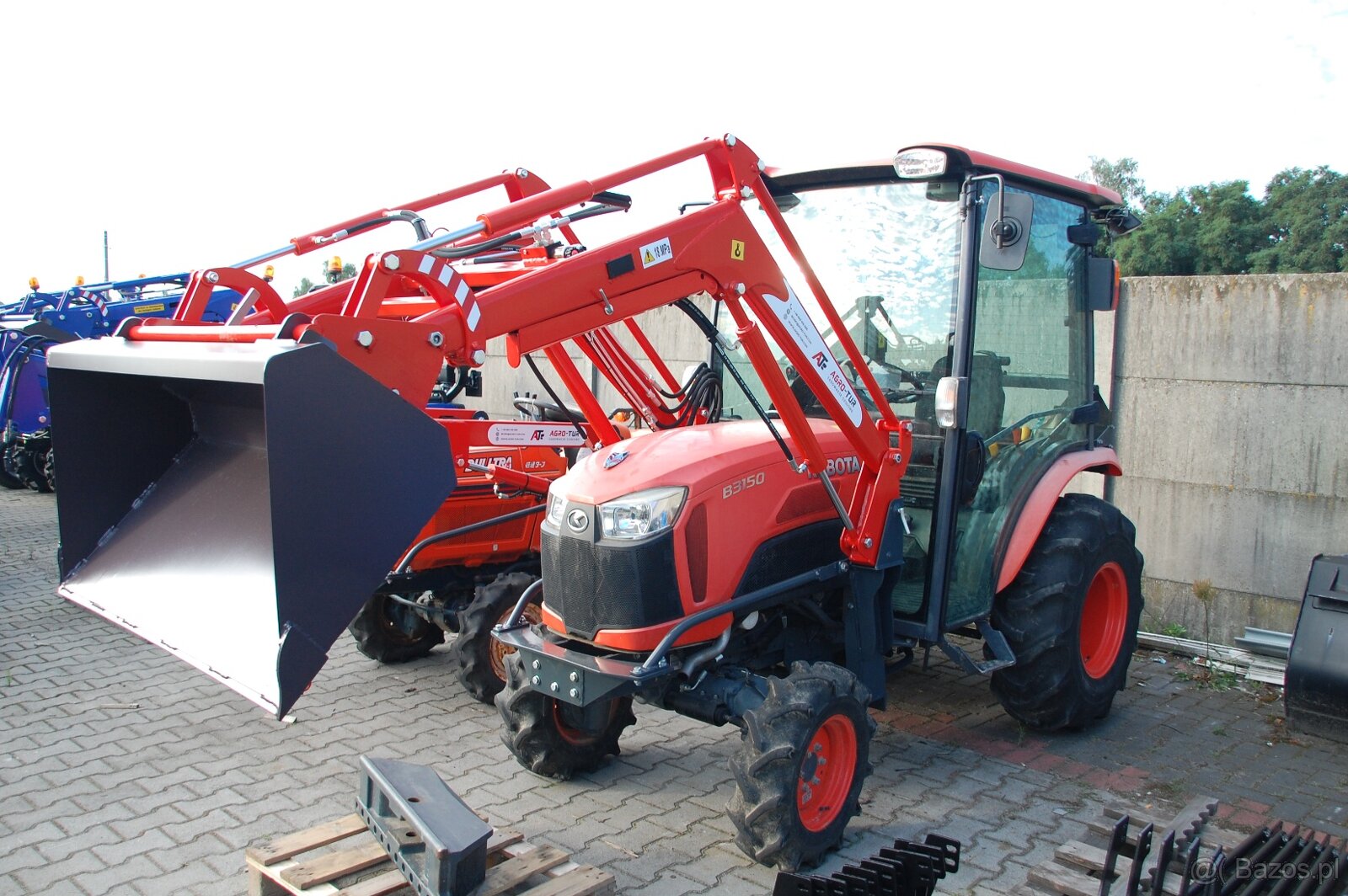 Ładowacz TUR z samopoziomowaniem, przeznaczony do traktora K - 3