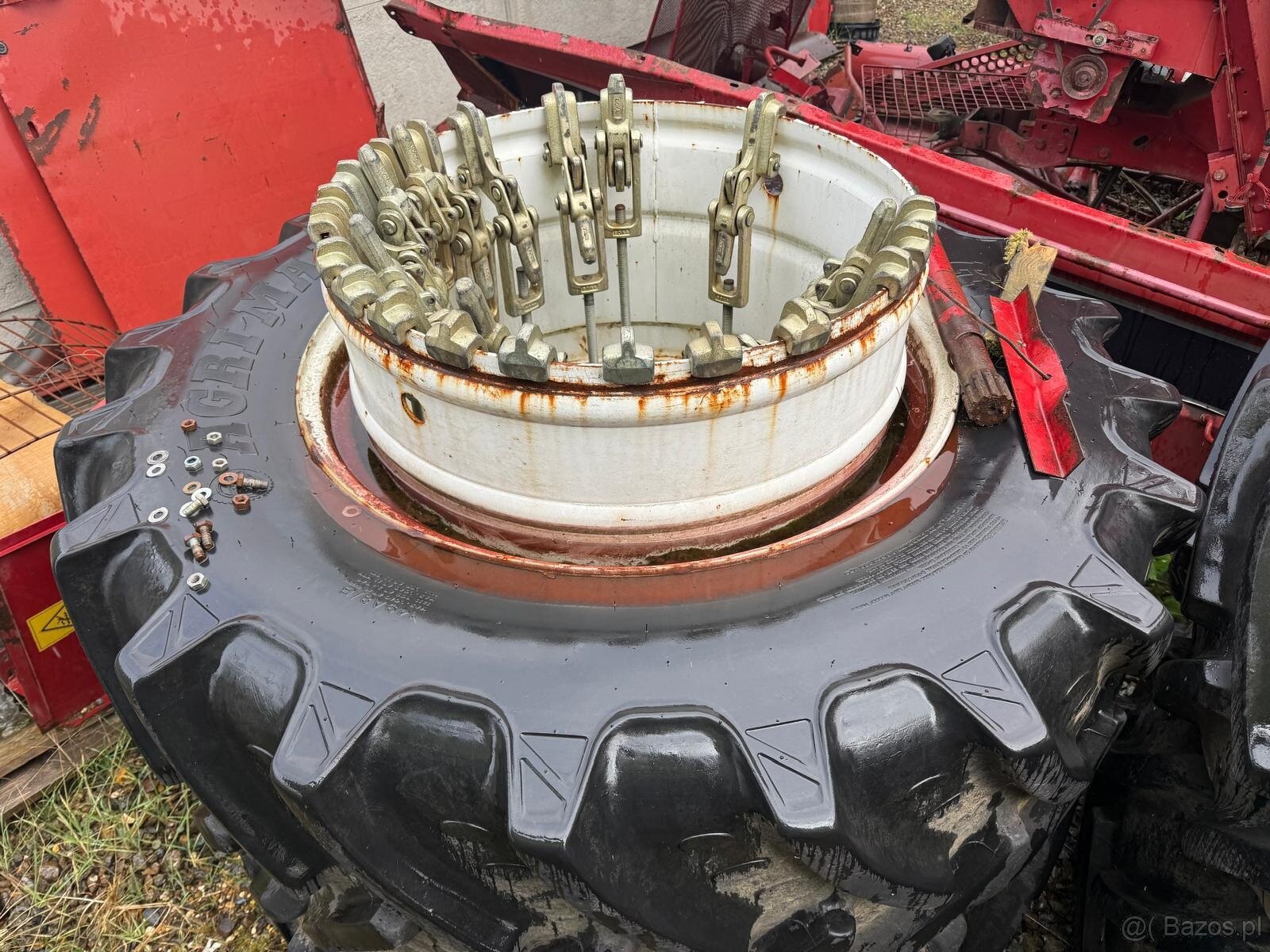 Koła Bliźniacze do Ciągnika New Holland T8 kompletne z klamr - 3