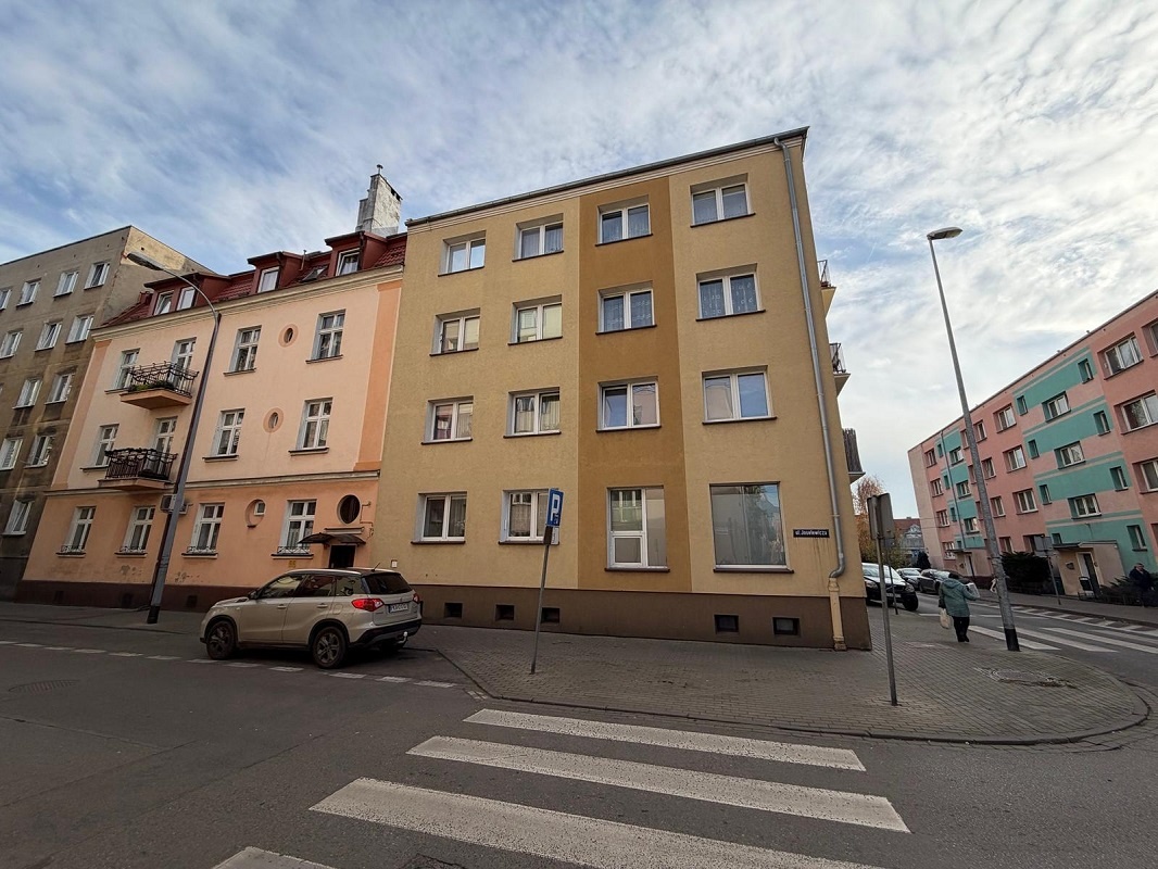 Mieszkanie o pow. 78.80m2, parter, do remontu, ul. Fabryczna - 3