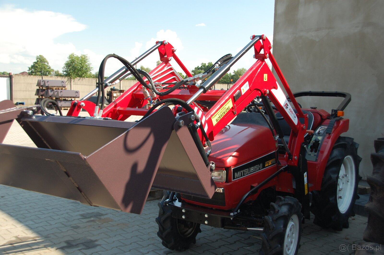 Nowy Ładowacz TUR z Samopoziomowaniem do Traktorów Mitsubish - 3