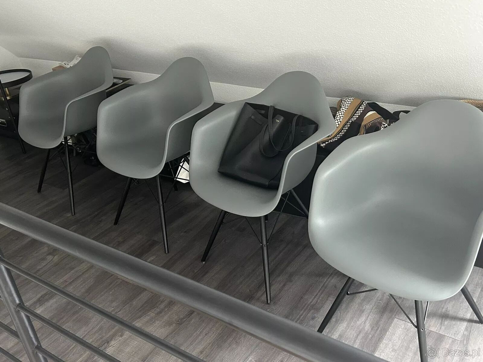 4 Fotel Vitra Eames szaro-czarny - 3