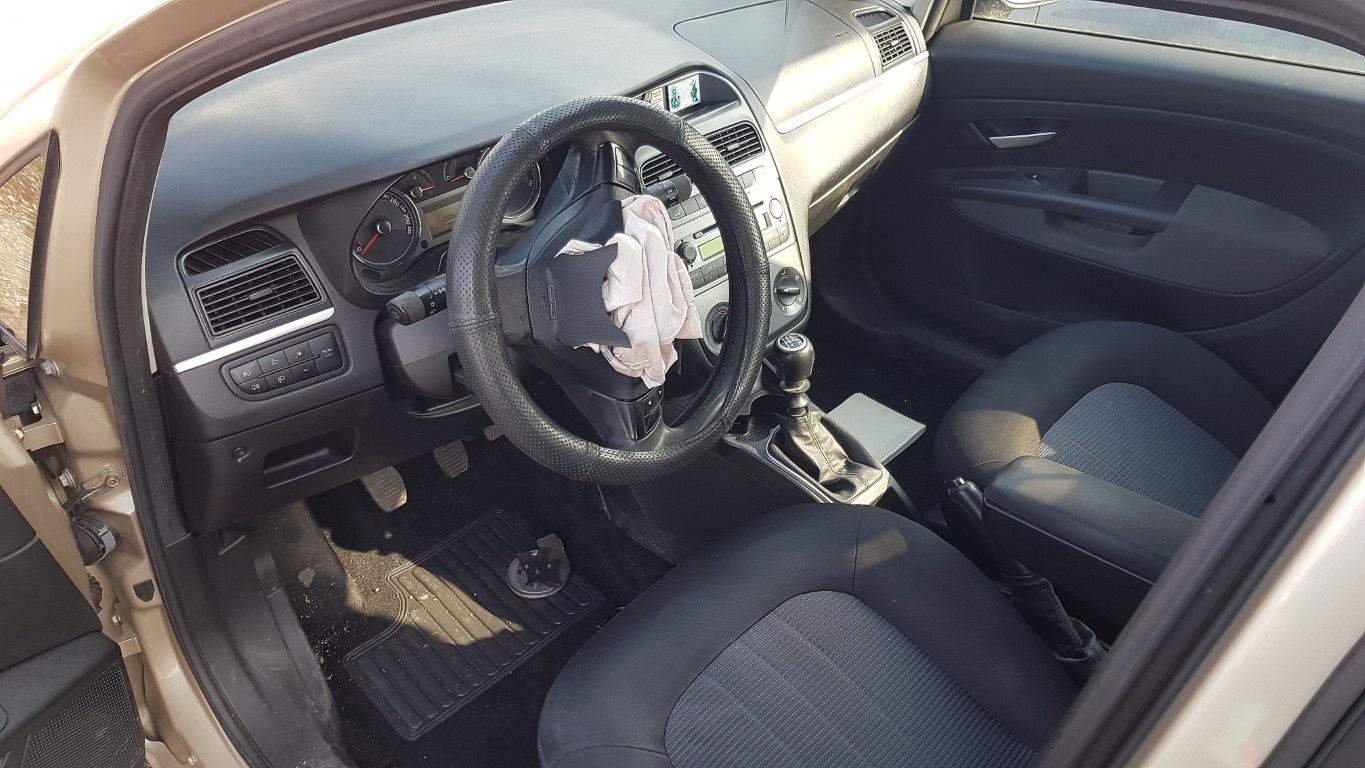 Fiat Linea 1.4 benzyna 77 KM 2008 r. klimatyzacja części - 3