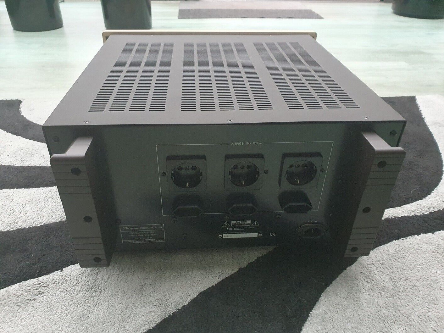 Accuphase PS-1200V ( Price: 1500 EUR ) - 3