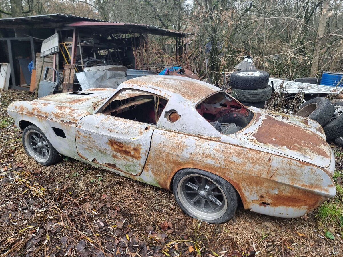 Volkswagen Ogórek, Rolls Royce, Mustang, Volvo, Triumph - 3
