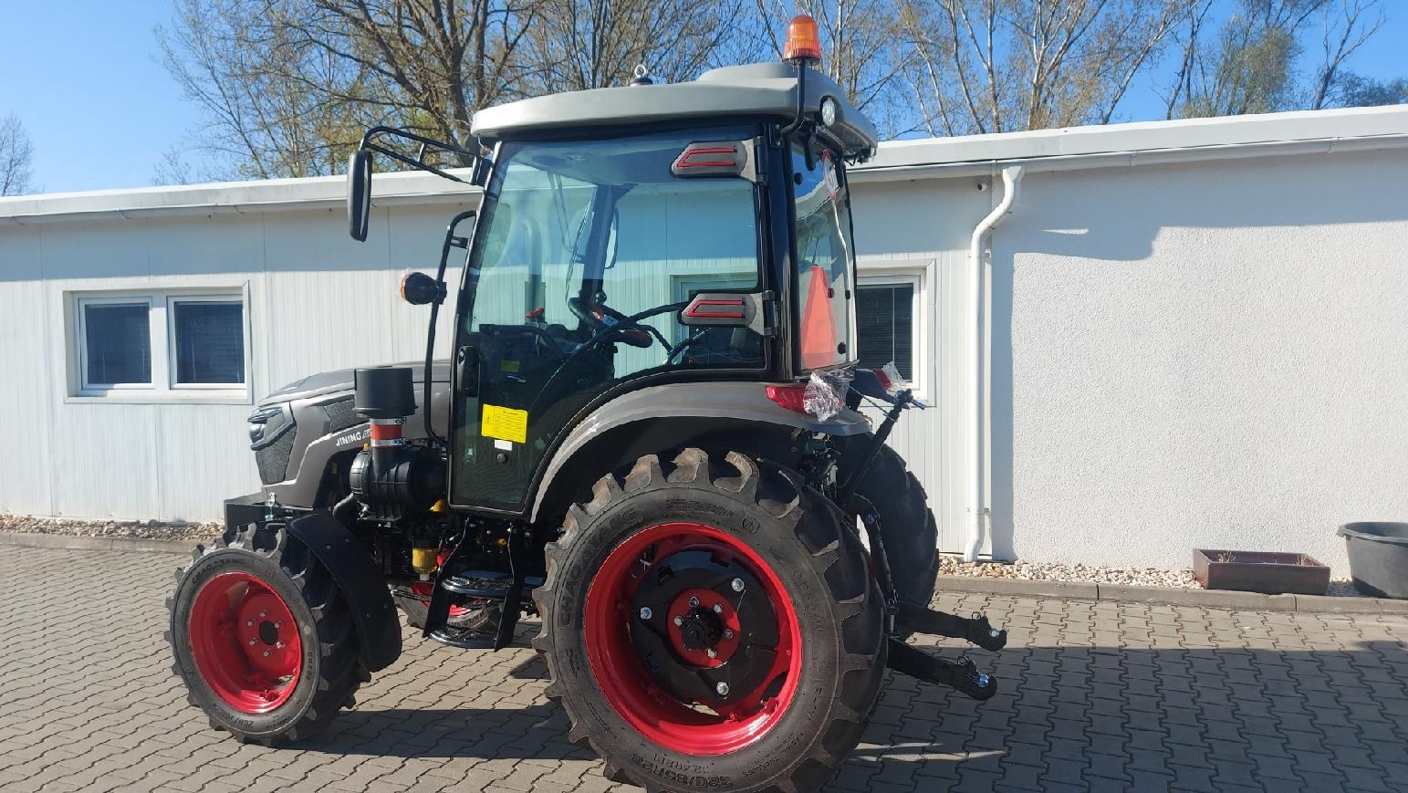 Ciągnik JINING AW504 z tablicą rejestracyjną stanu - 3