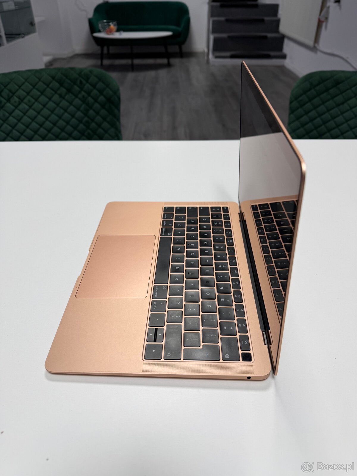 MacBook Air 13 2019 GOLD - 3