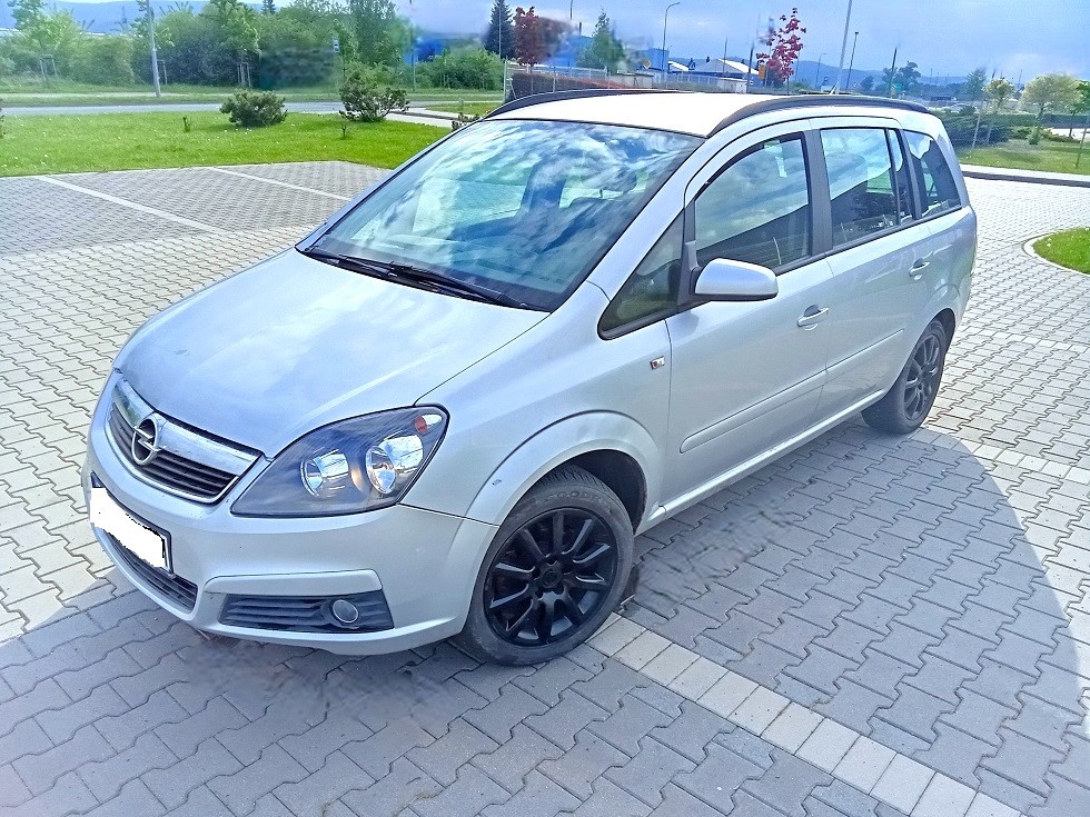 Opel Zafira 1.6 benz rok 2005 - 3