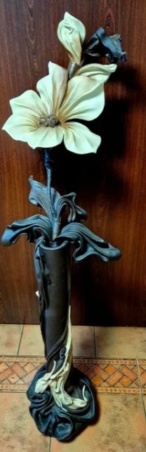 Elegancki kwiat ze sztucznej skóry - 3