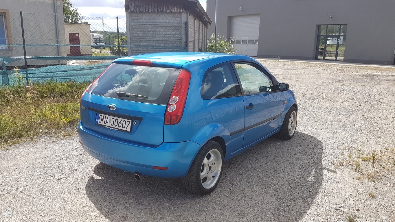 Ford Fiesta 1.3 benzyna 2004 r. w ładnym stanie - 3