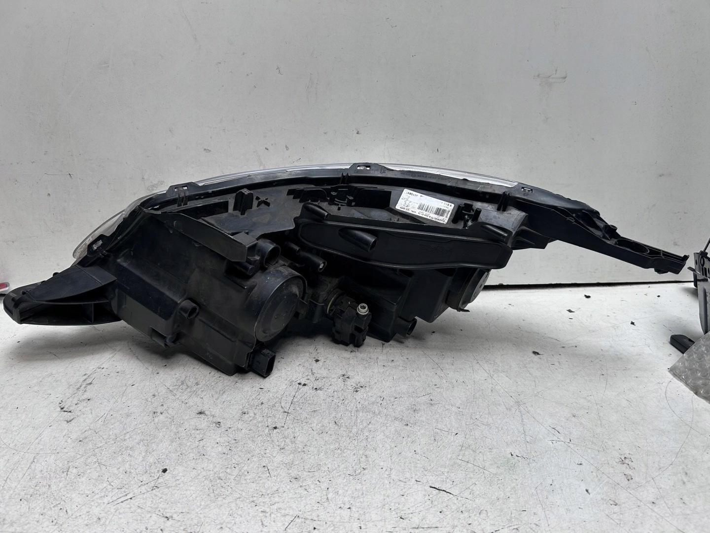 Reflektor prawy Peugeot 2008 9815402980 - 3