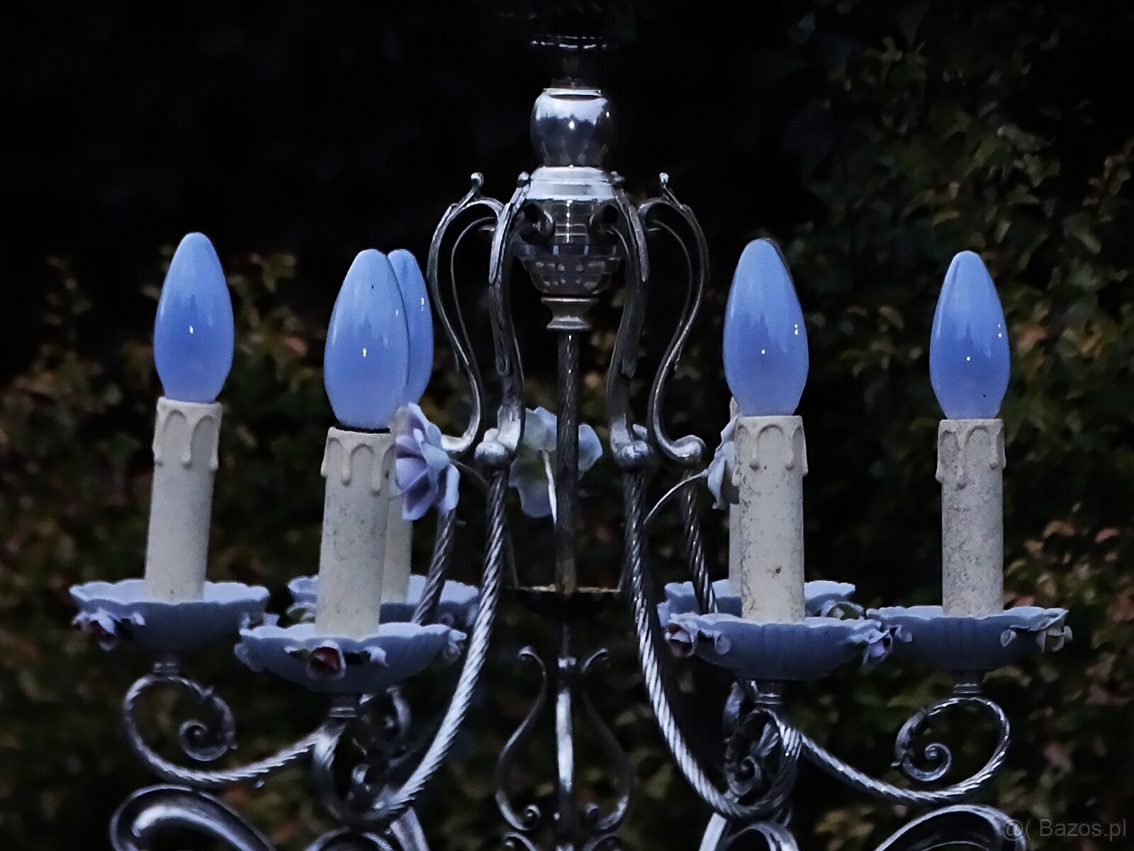 Rustykalny wiszący żyrandol świecznikowy. - 3