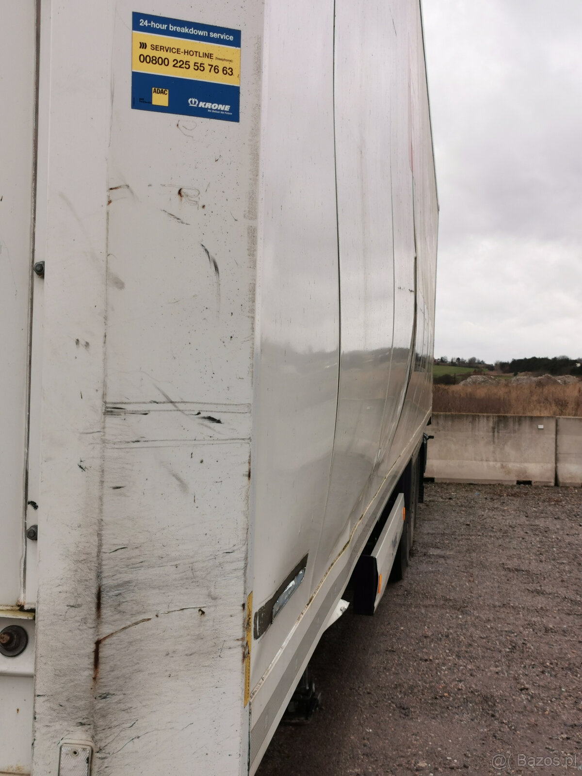 Sprzedam naczepę skrzyniową KRONE SD - USZKODZONĄ - 3