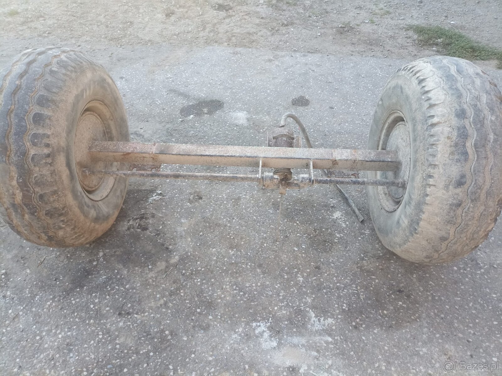 Oś hamowana na kołach balonowych od rozrzutnika - 3