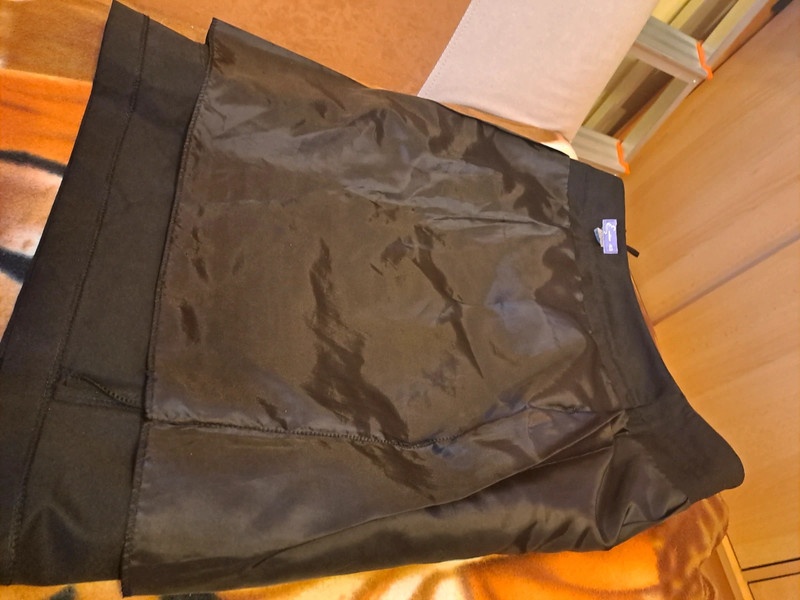 Czarna elegancka spódnica rozmiar 40 firmy Enilia - 3