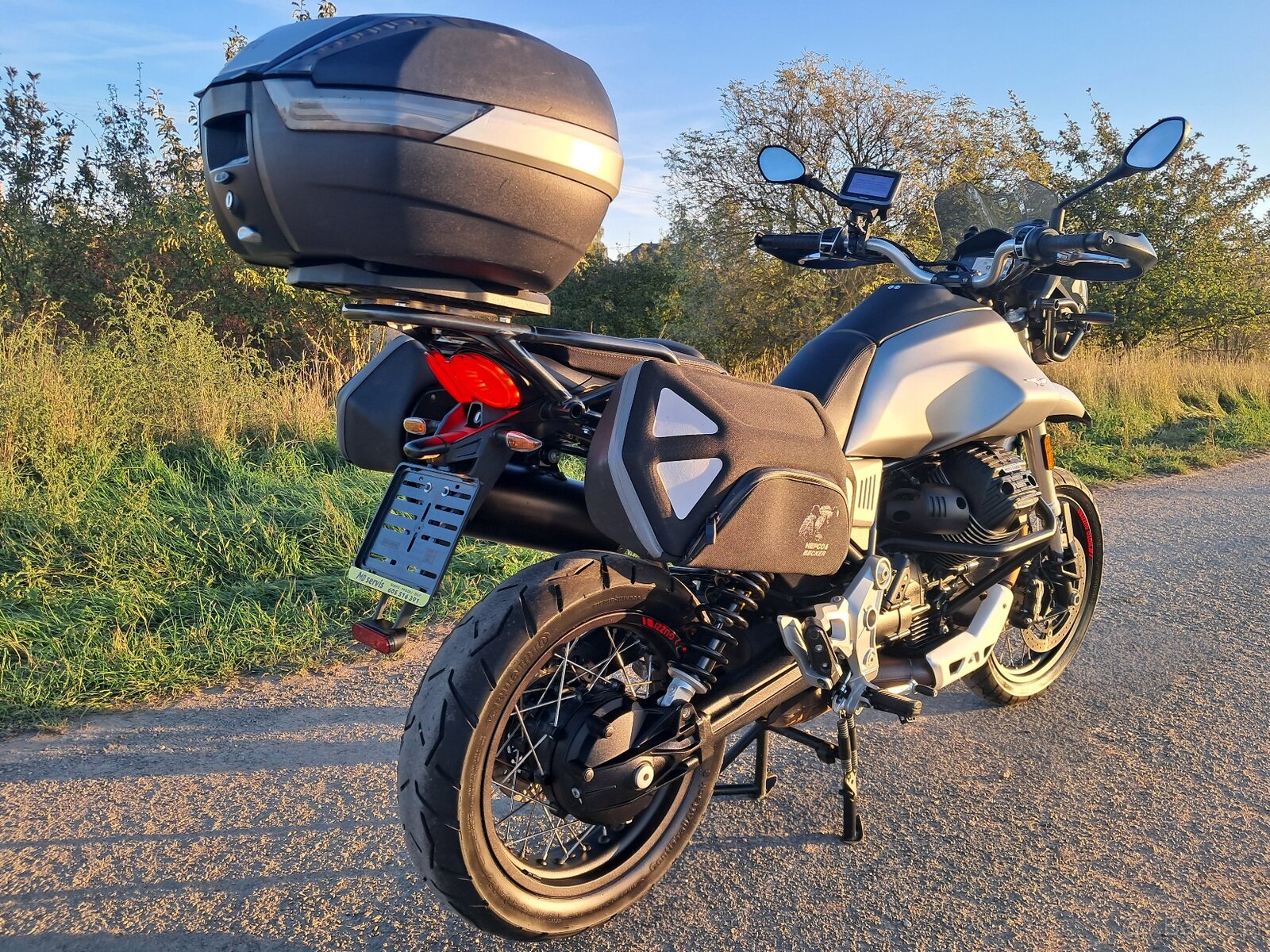Moto Guzzi V 85 TT abs - 3