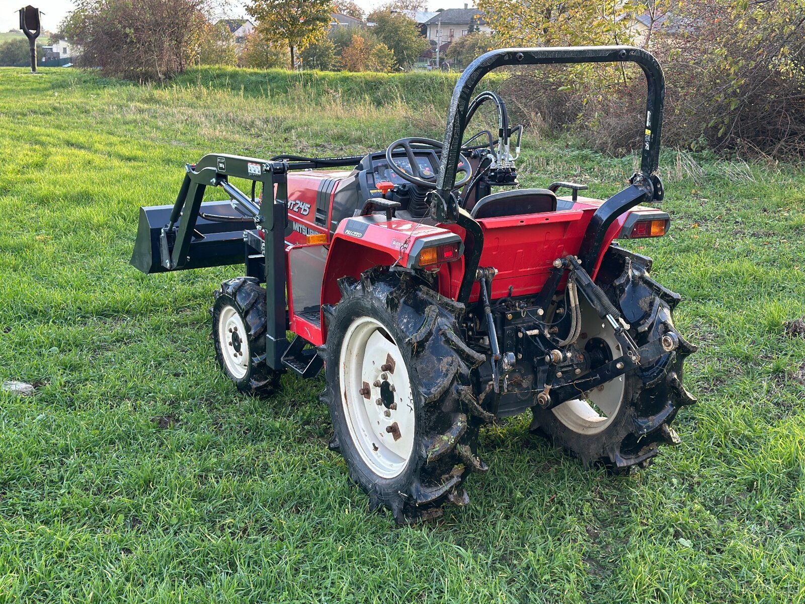 Mitsubishi MT245 z ładowarka - 3