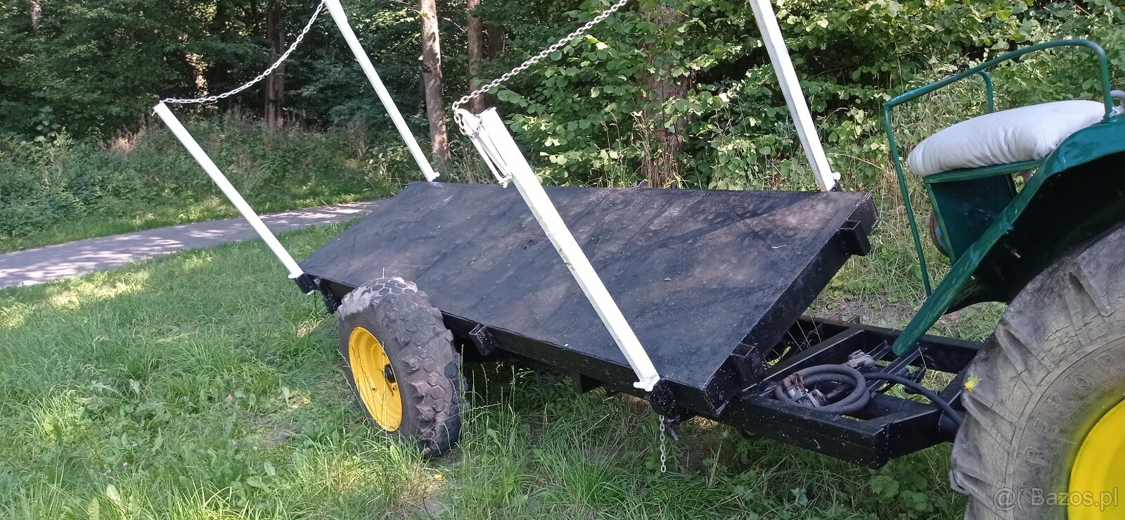 jednoosiową przyczepę rolniczą z hydraulicznym wywrotem - 3