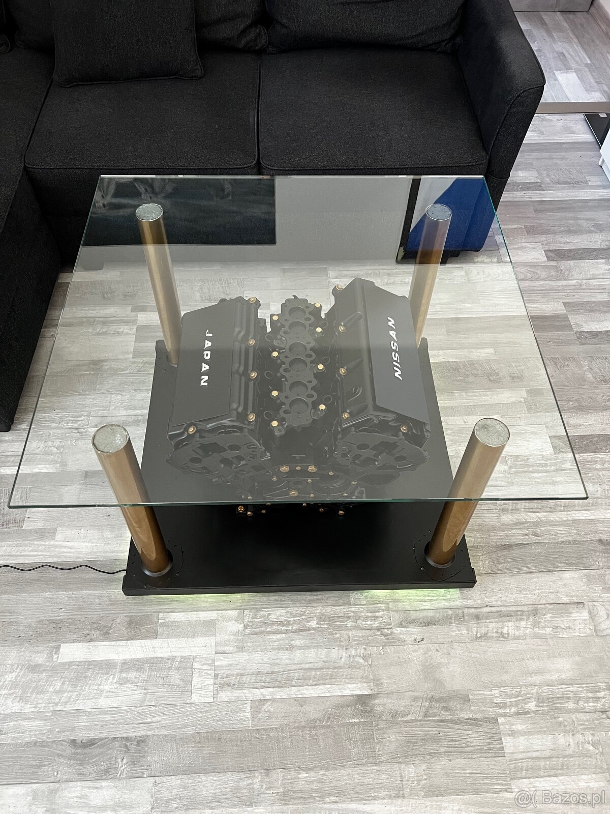 Unikalny designerski stolik wykonany z silnika Nissan V6 - 3