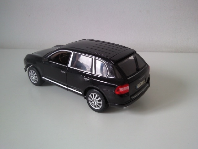 Model Porsche Ceyene Skala 1/18 Mercedes G Klasa,SL 500 - 3