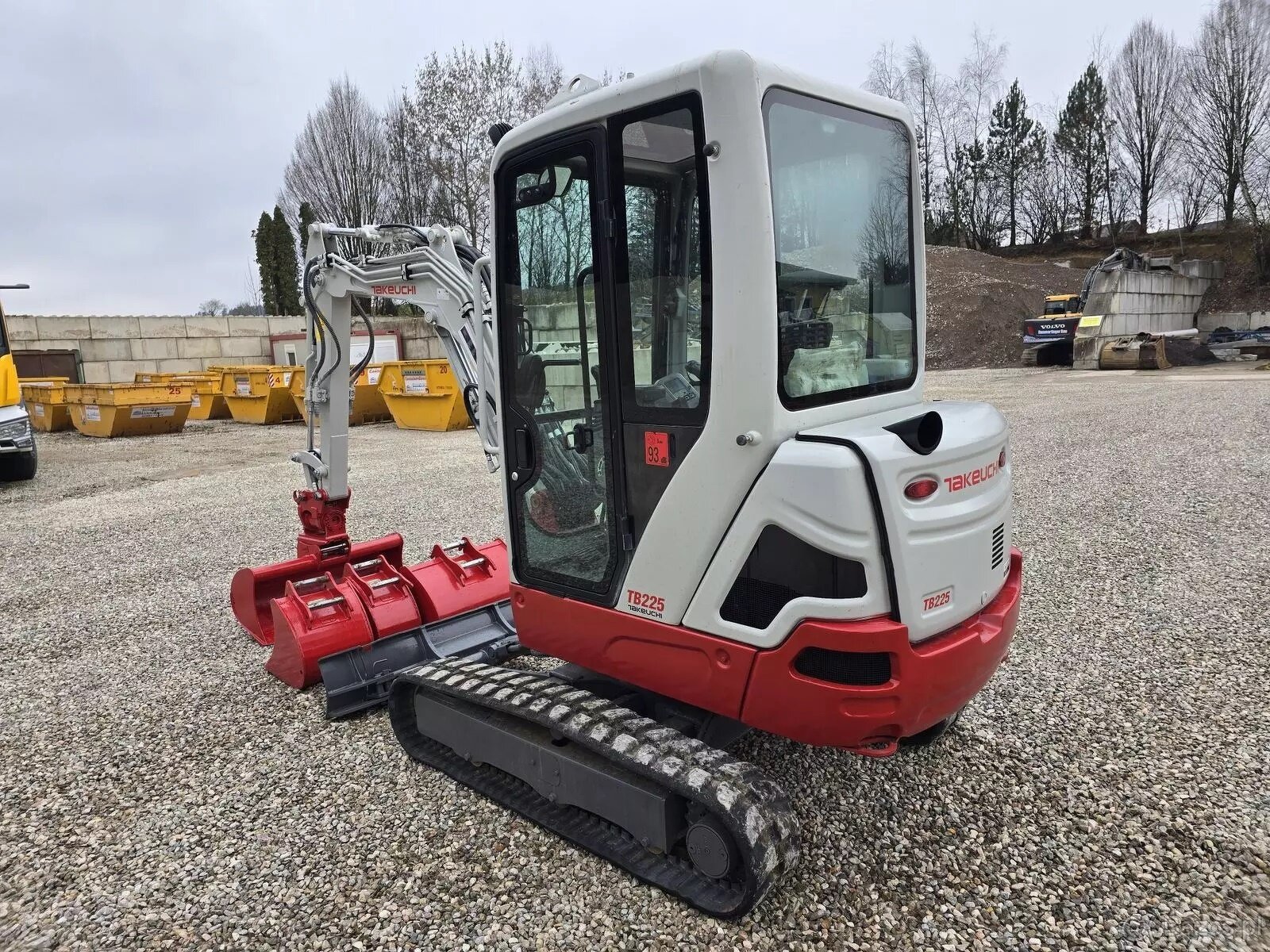 Sprzedam minikoparkę Takeuchi TB225 |23KM-2,4t| - 3