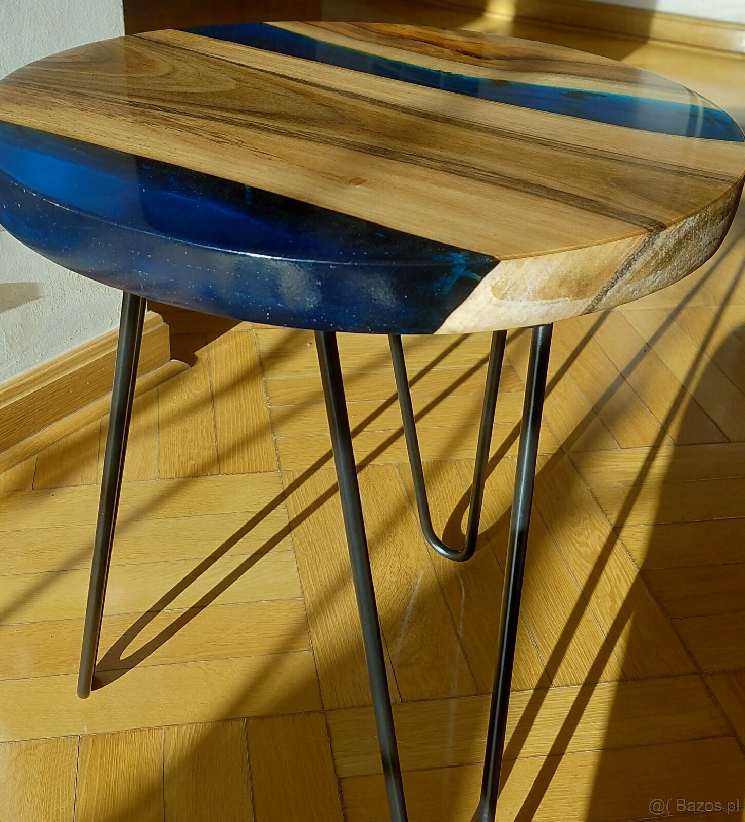 Stolik kawowy z żywicy - 3