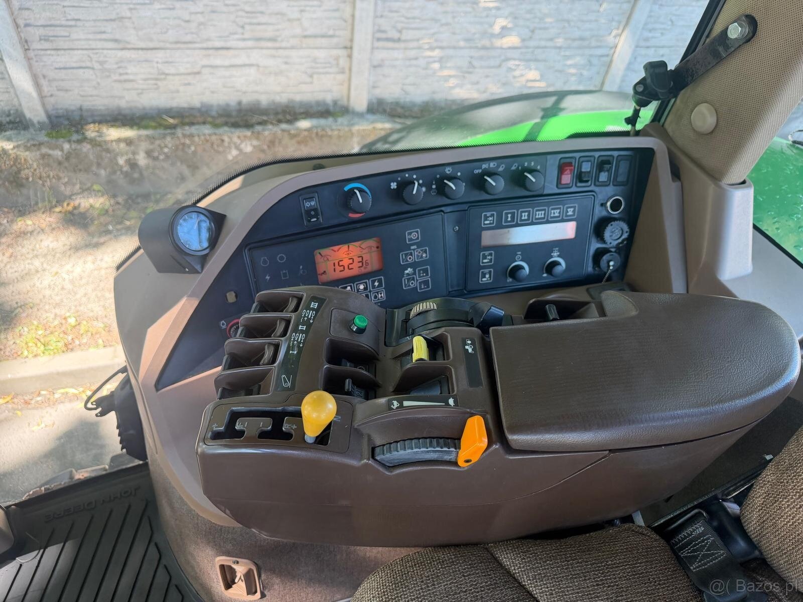 Ciągnik Rolniczy John Deere 8220 PowerShift rok prod. 2005 2 - 3
