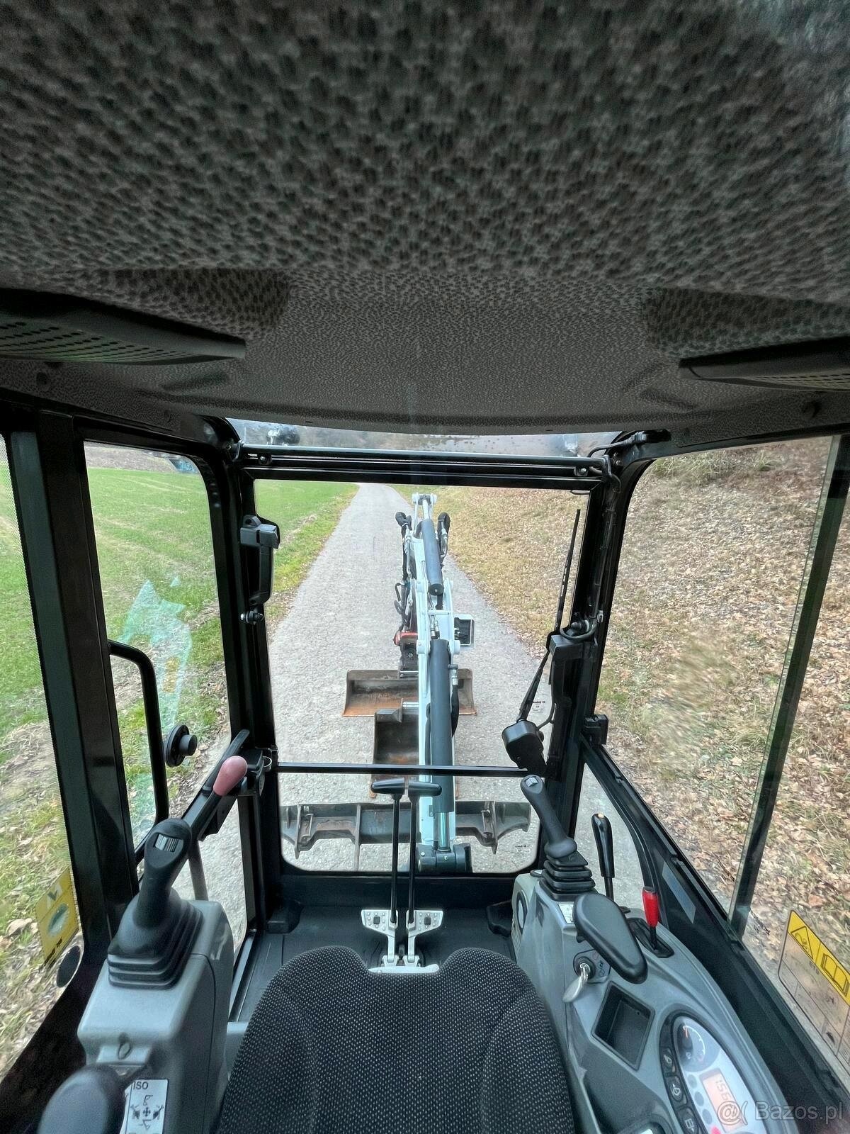 Sprzedam minikoparkę Bobcat E19 - 3