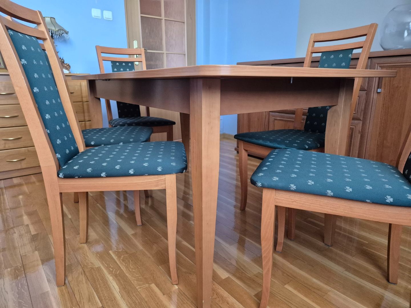 Stół i 6 krzeseł + komoda witryna i stolik - 3