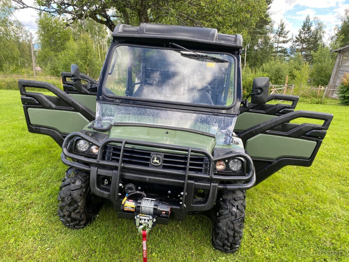 John Deere Gator 4x4 - 3