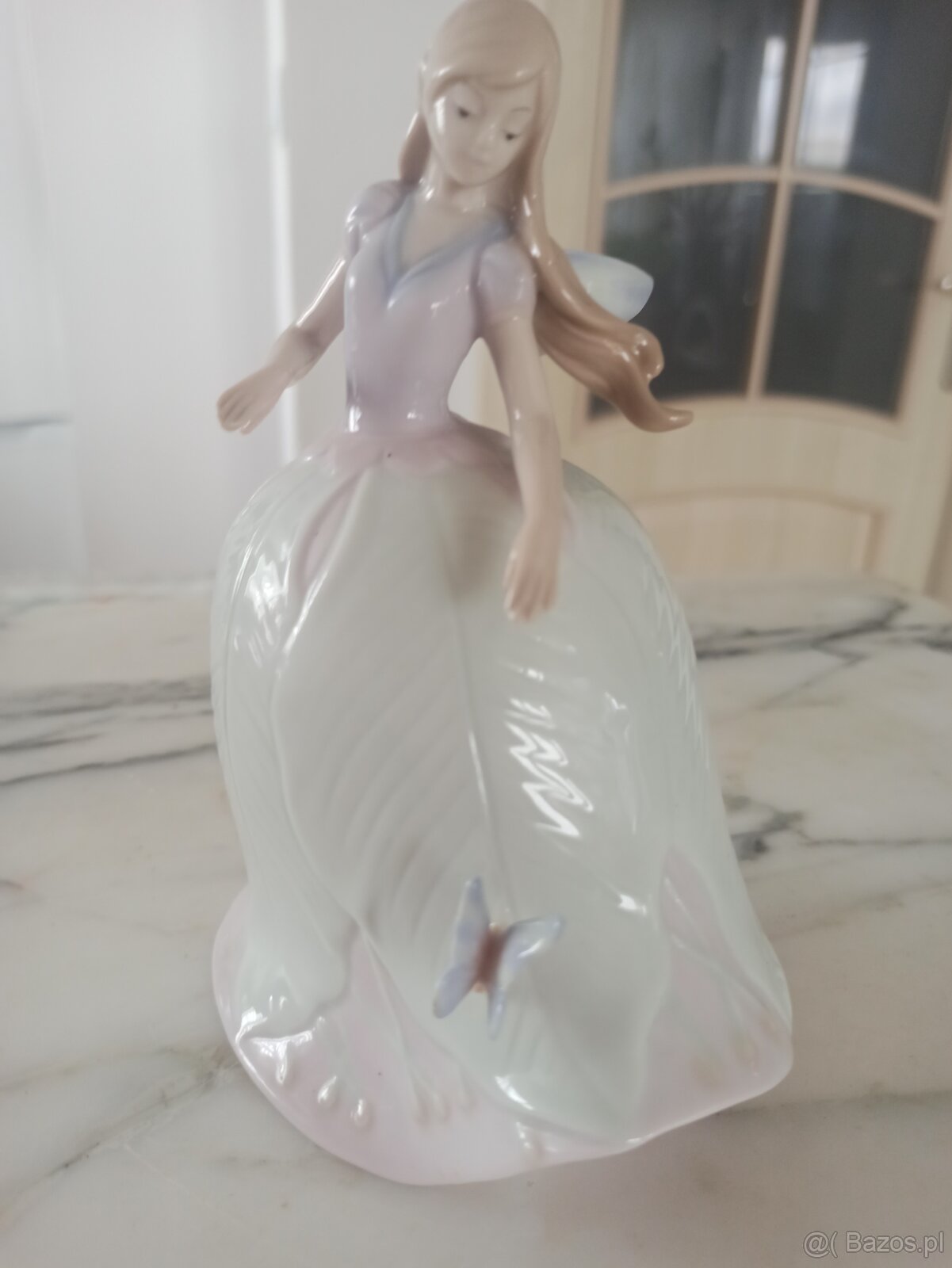 Sprzedam porcelanową figurkę - 3