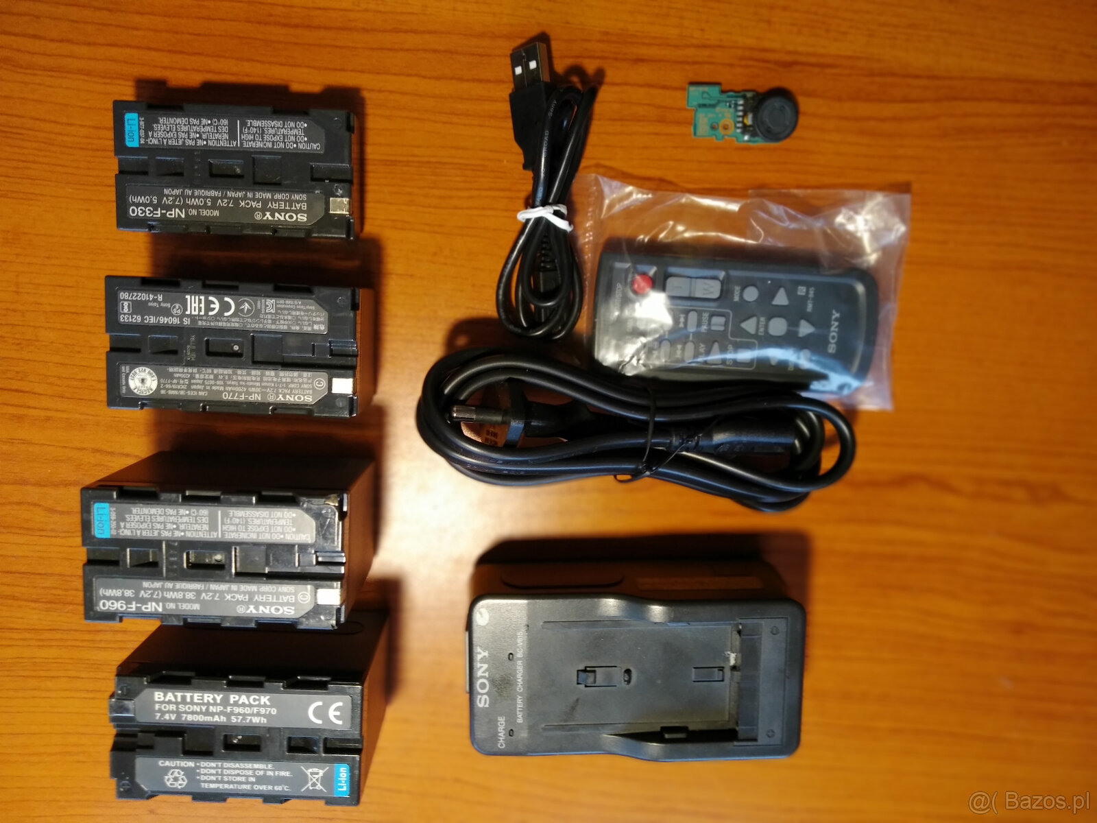 Sprzedam kamerę Sony HXR- NX 100 i inny sprzęt Foto - 3