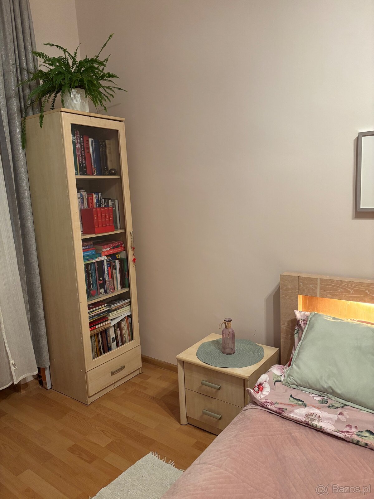 Komplet mebli do sypialni z jasnego drewna, łóżko, komody, - 3