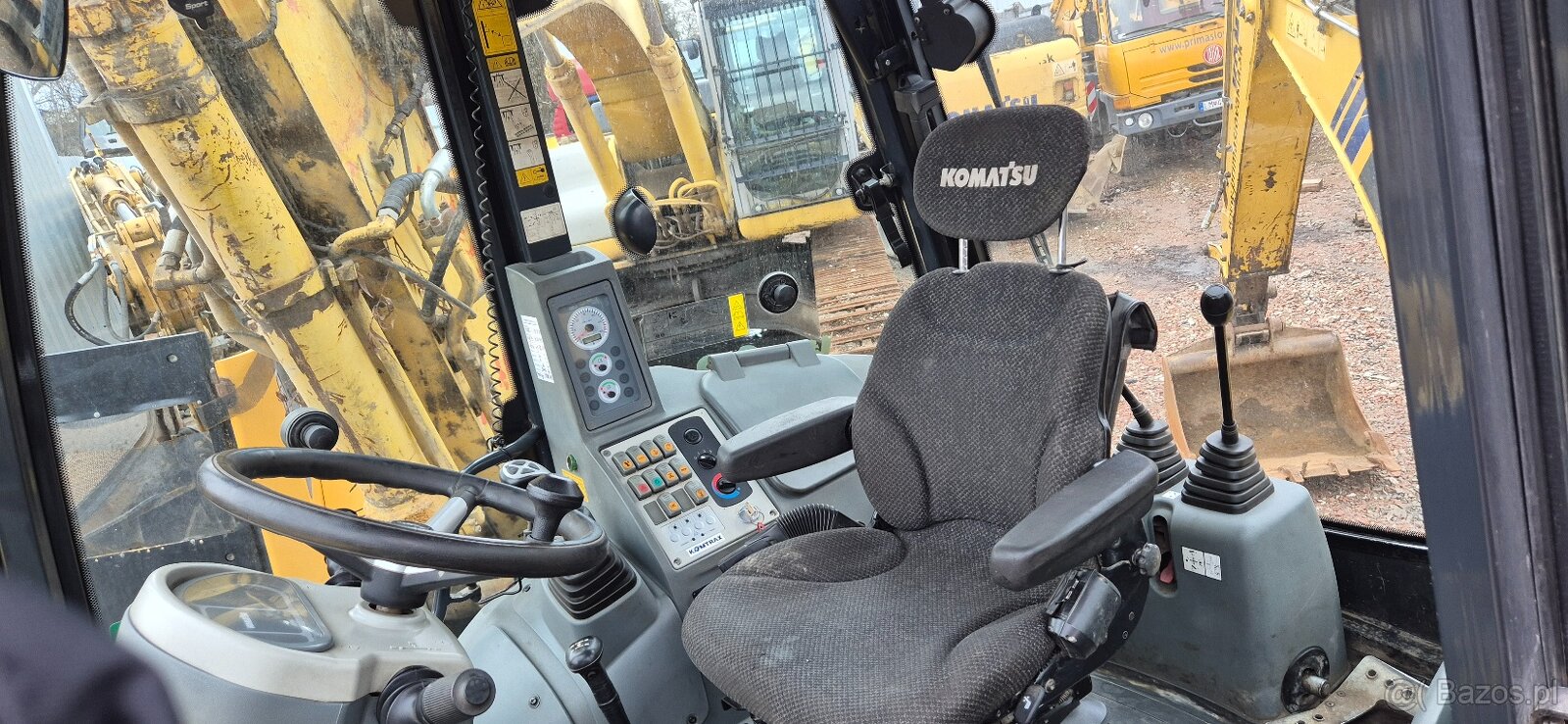 sprzedam Komatsu WB 93 S - 3