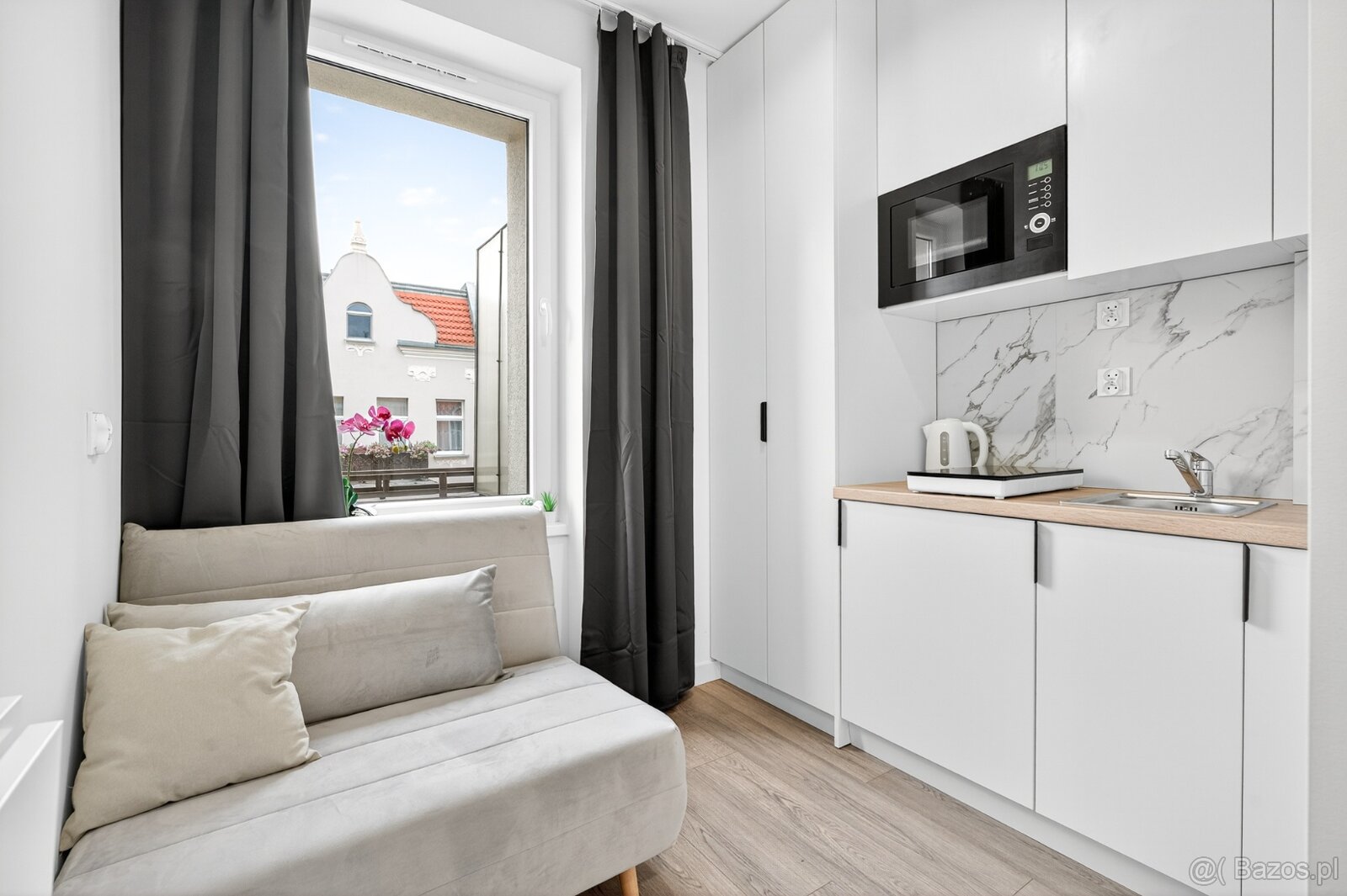 Nowoczesny pokój z łazienką i balkonem przy uczelni. - 3