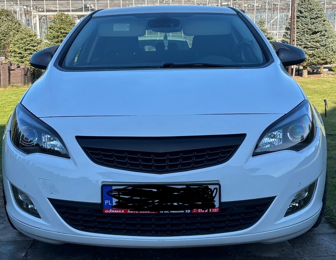 Opel Astra J 1.6T 2011 hatchback - 3