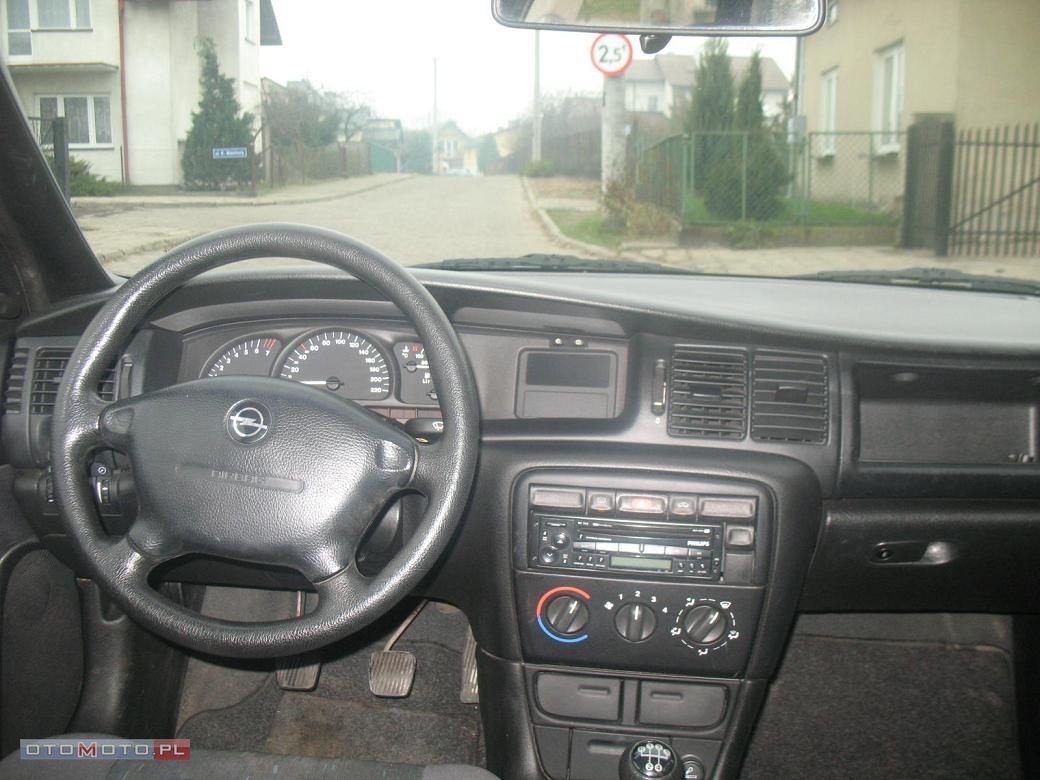 Opel Vectra B 1.6 16V 100KM 1998 rok - 3