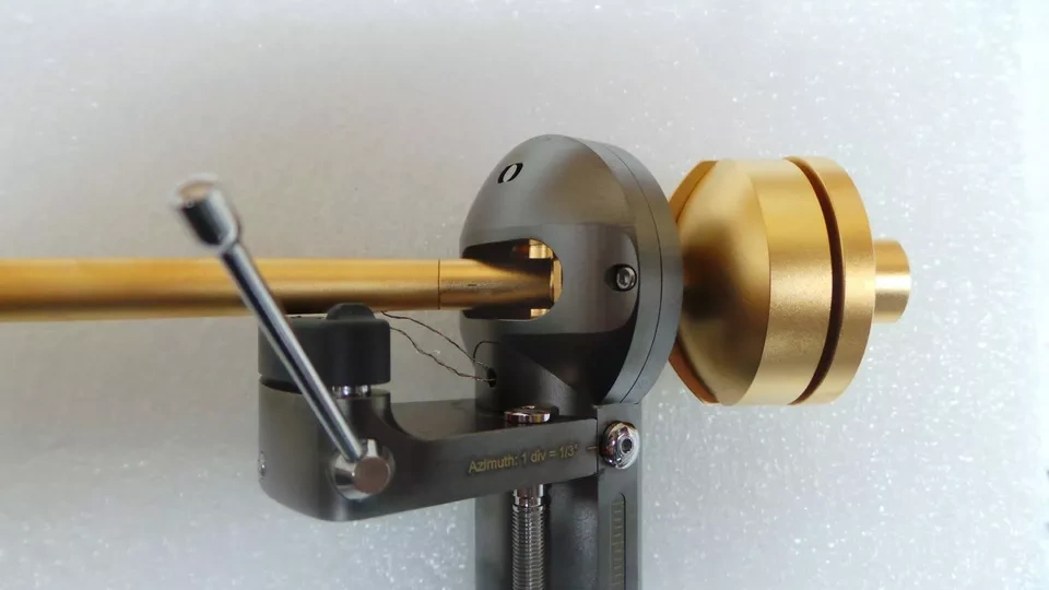 THALES Statement gold tonearm ( Price: 5000 EUR ) - 3