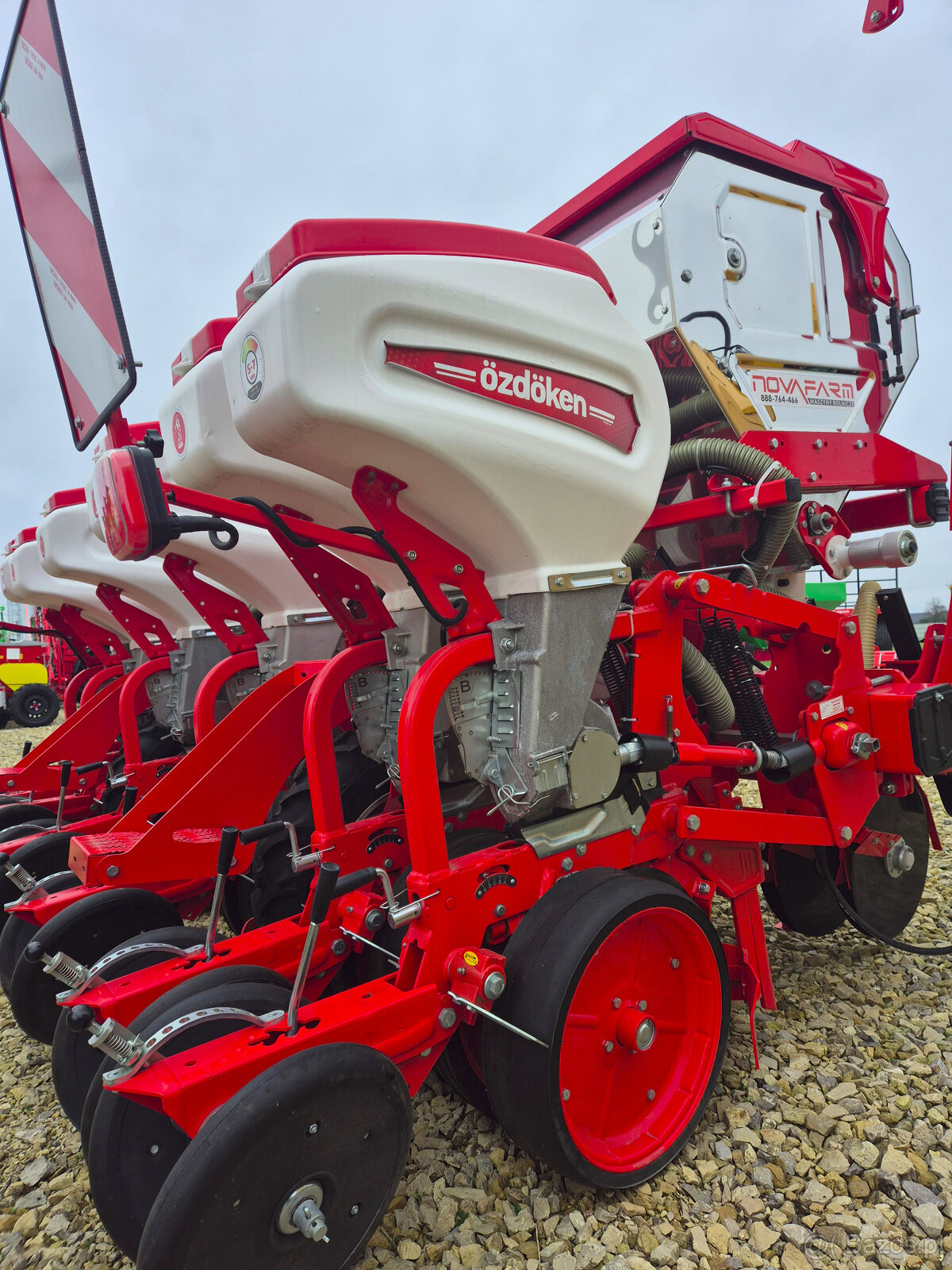 Siewnik do kukurydzy 6 rzędów na ramie półteleskopowej OZDOK - 3