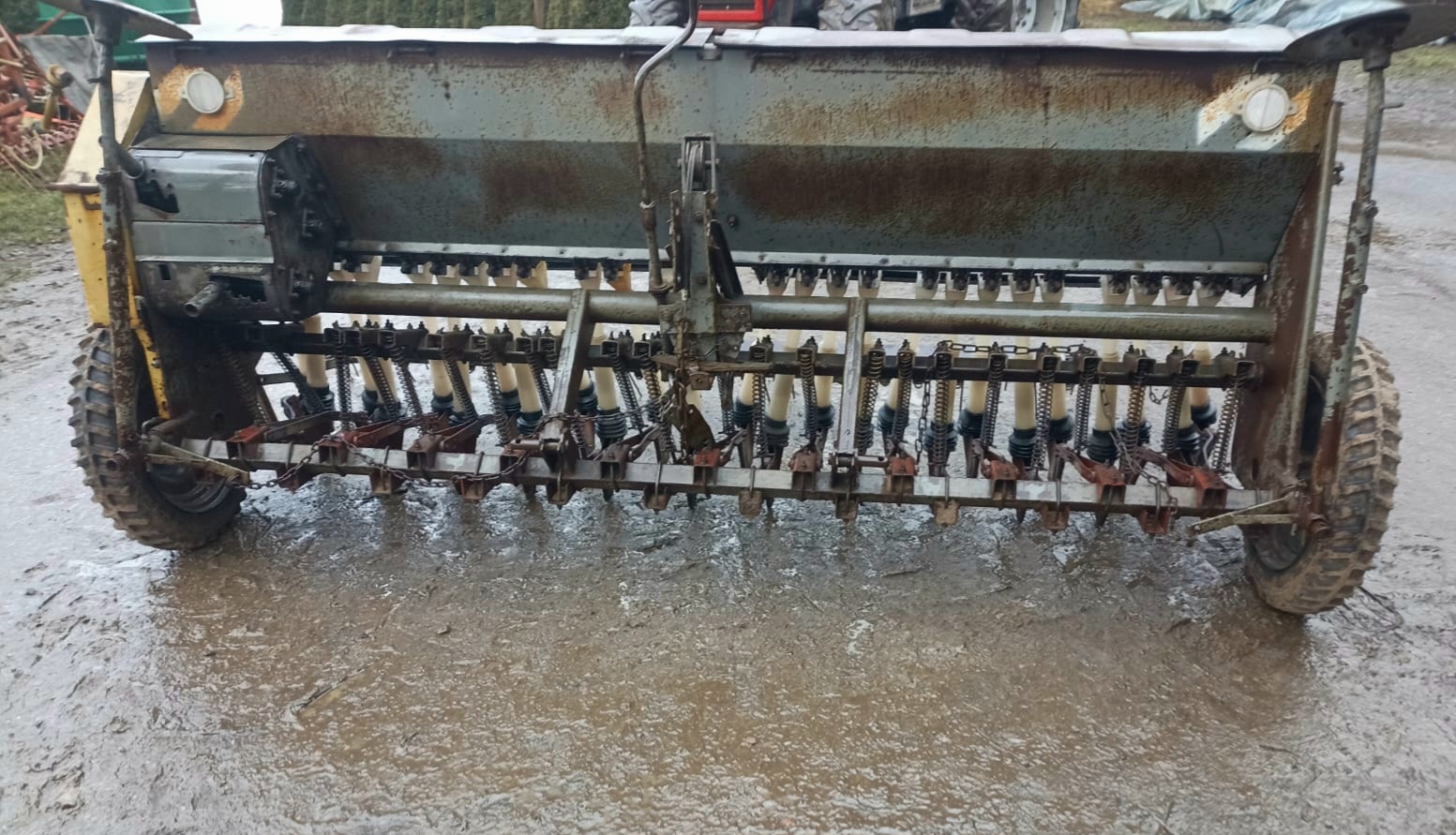 Siewnik zbożowy Poznaniak na plastikowych lejkach - 3