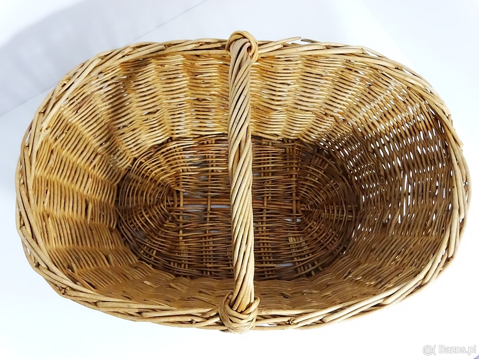 Duży kosz wiklinowy o wymiarach 52 × 35 × 33 cm (wysokość z - 3