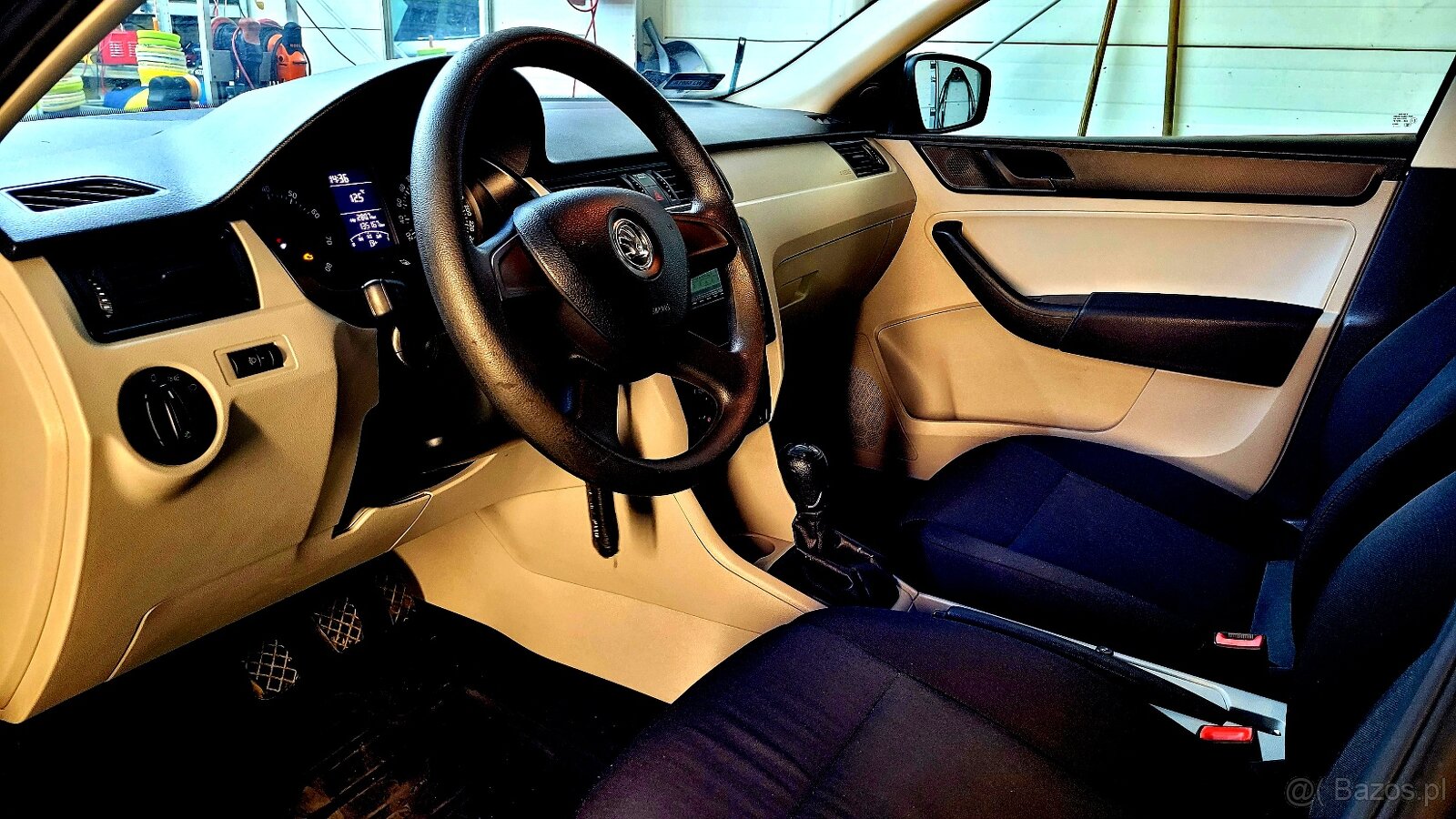 UWAGA CUDOSkoda Rapid w benzynie135 tys.PRZEBIEGUSalon PL - 3