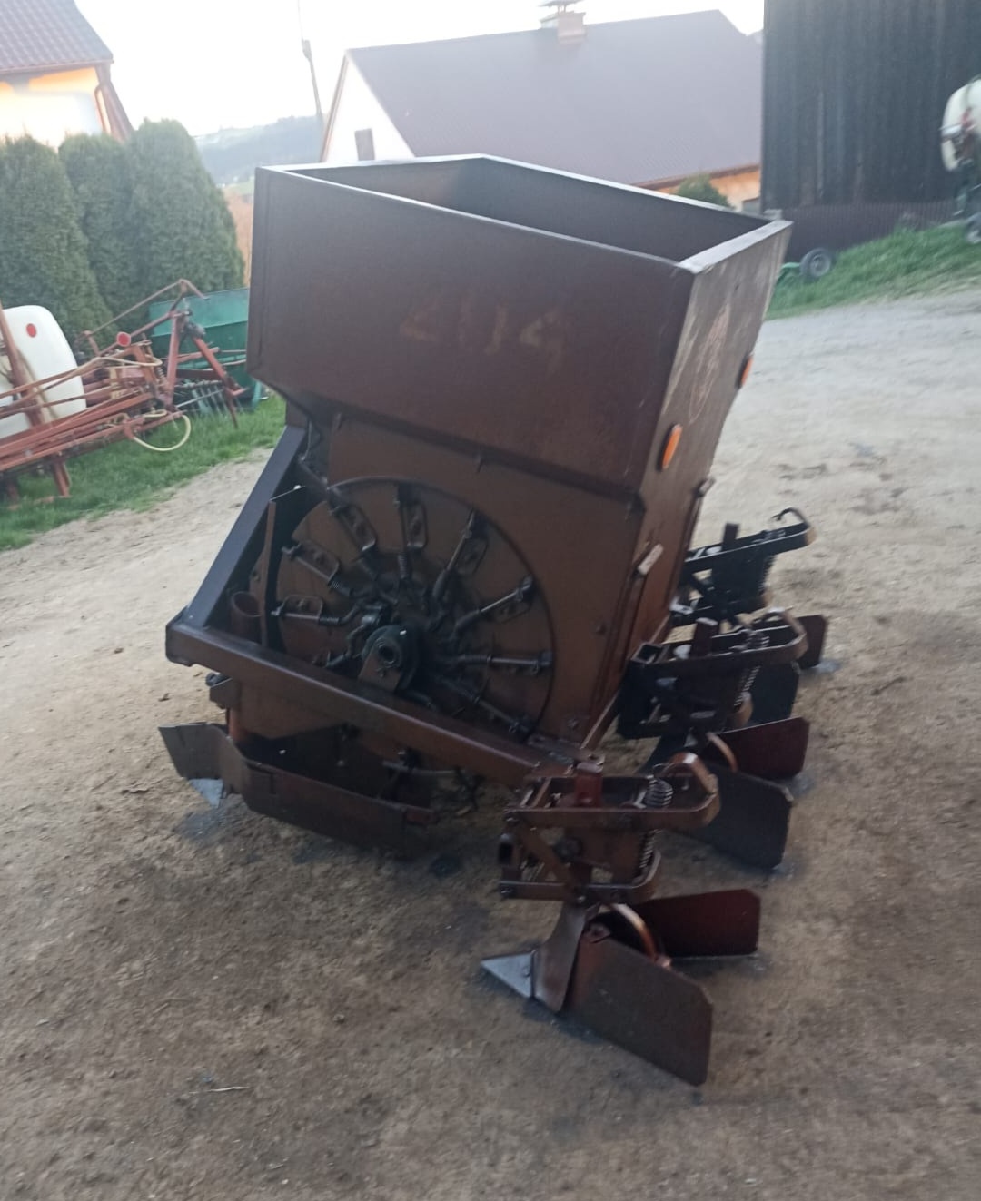 Sadzarka do ziemniaków dwurzędowa czeska Famaros S-204 - 3