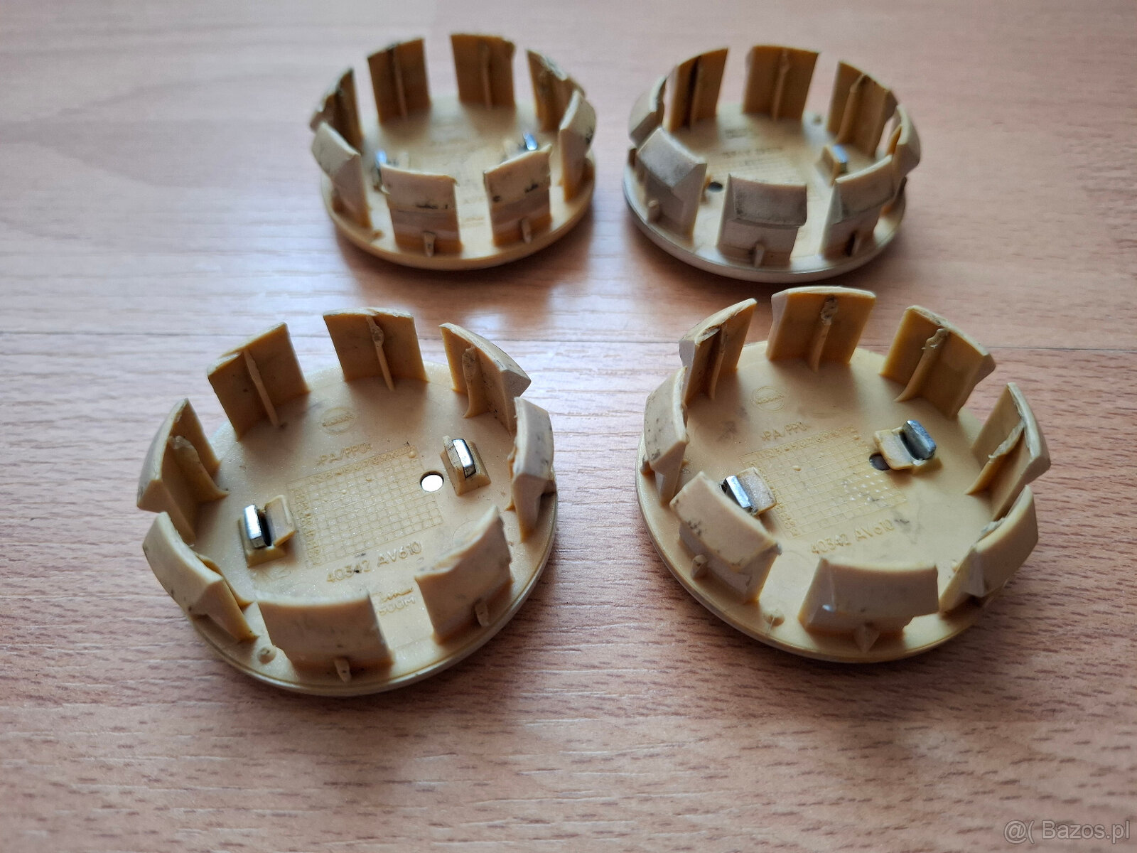 NISSAN 4 oryginalne dekieleki do felg 54mm - 3