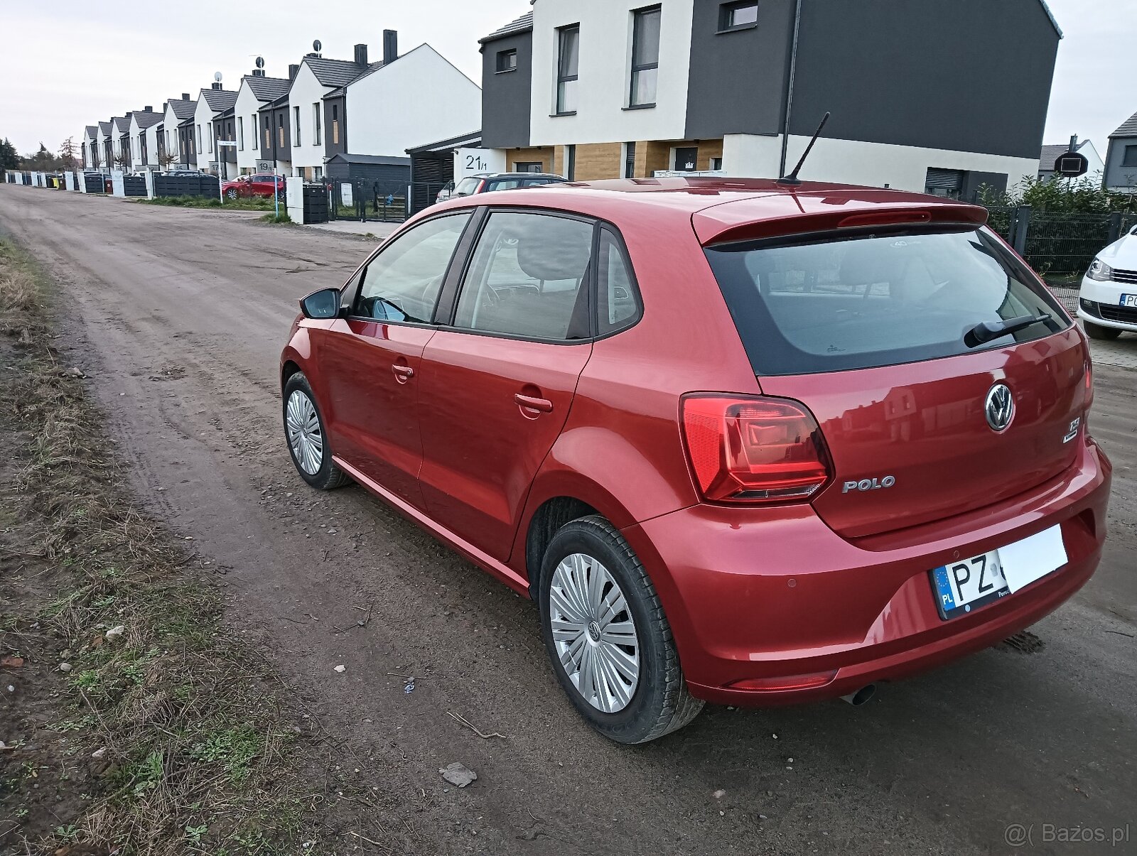 Sprzedam VW Polo zadbany, jedna właścicielka, mały przebieg - 3