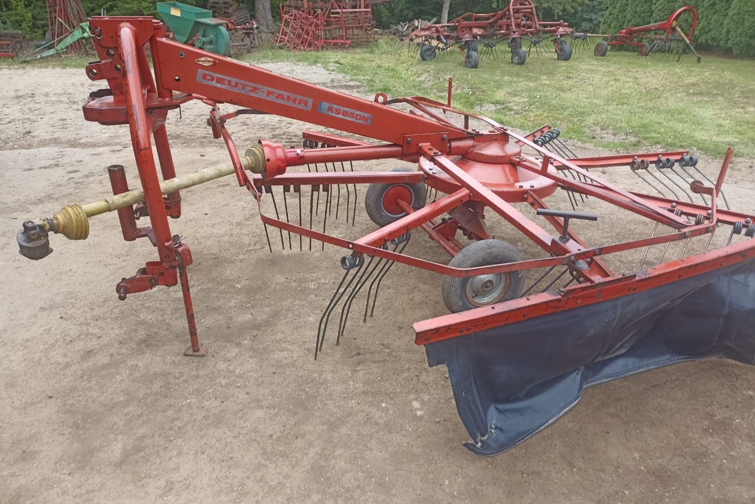 Zgrabiarka karuzelowa Deutz-Fahr KS85DN - 3