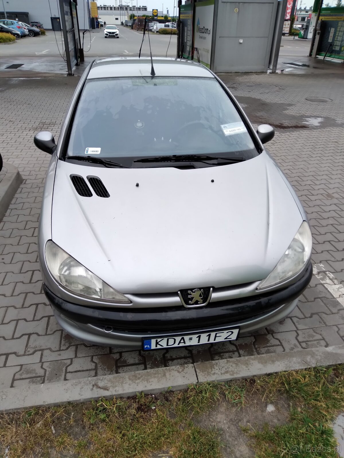 Sprzedam Peugeot 2061,4 benzyna 2003 rok - 3