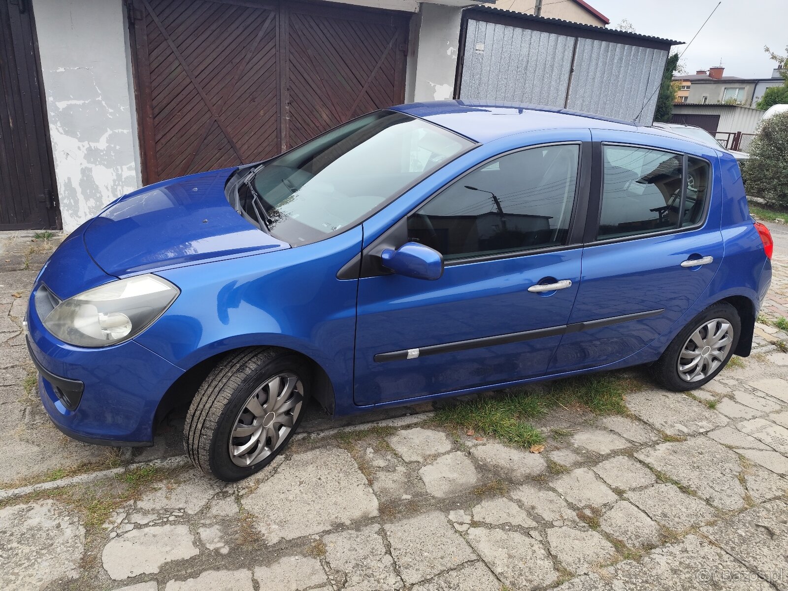 Sprzedam samochód osobowy marki Renault Clio III - 3