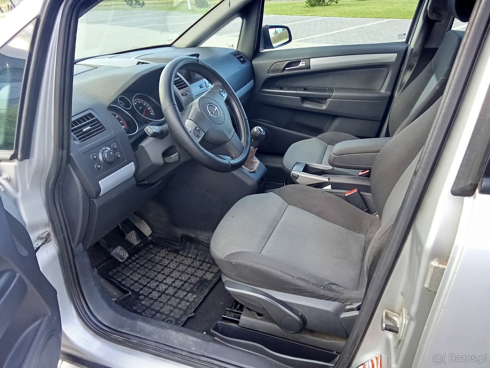 Opel Astra 2 1.7 diesel rok 2009 - 3