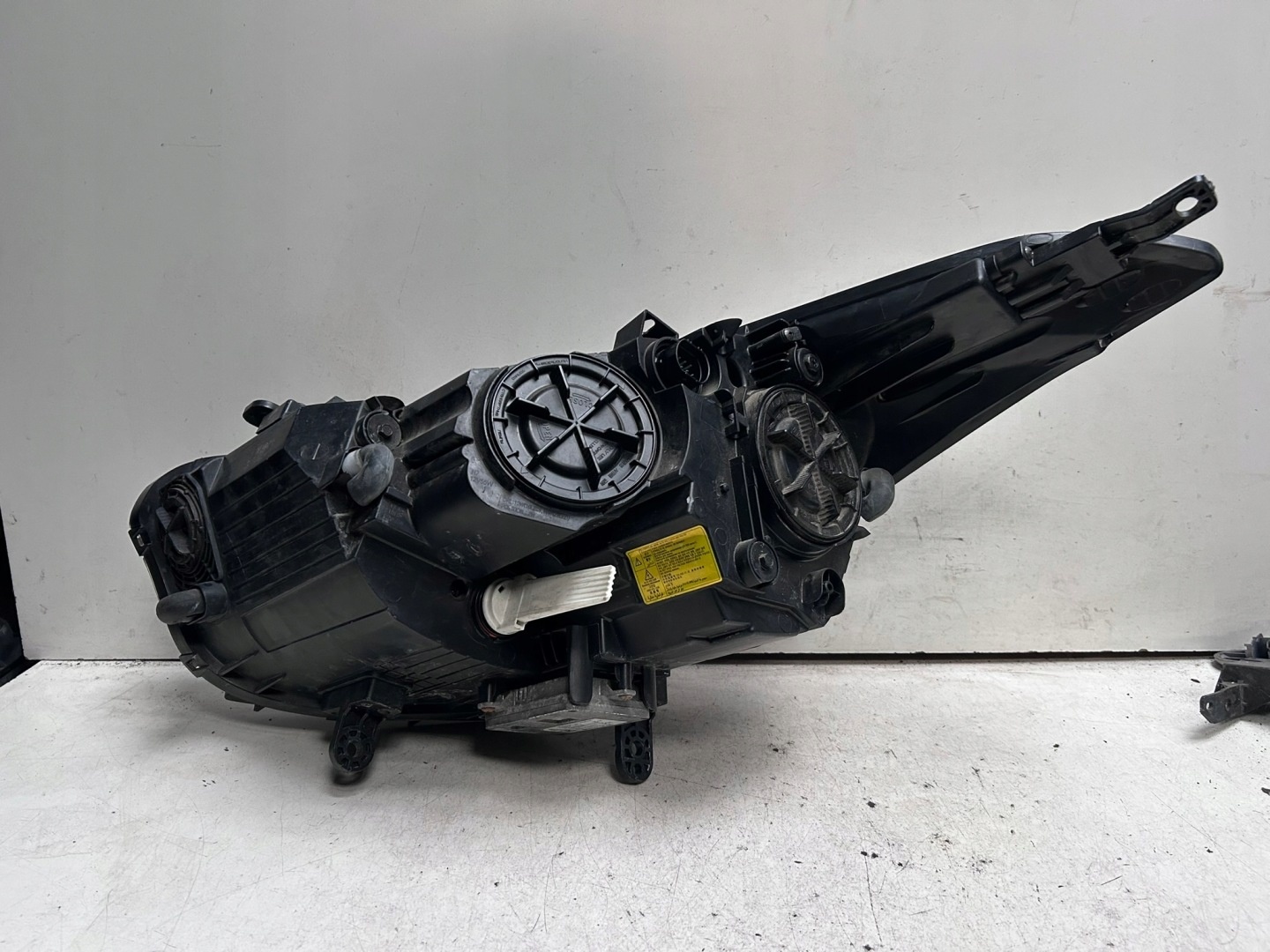 Reflektor prawy Hyundai I40 Xenon 13 PINÓW 921023Z0901KUD - 3