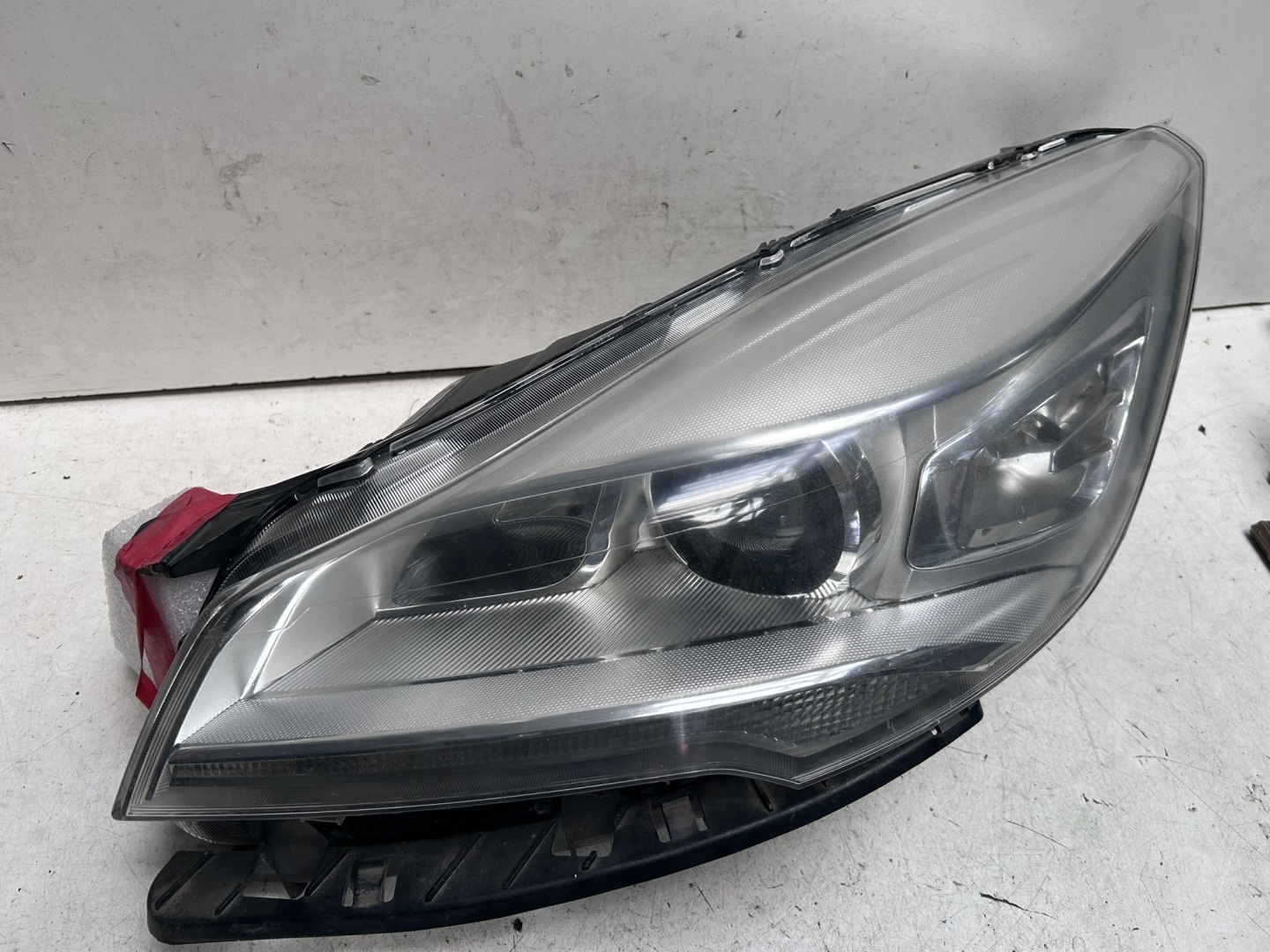 Reflektor lewy Ford Kuga MK2 Xenon CV4413D155BF - 3